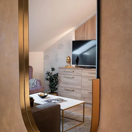 Theatre 9 By Adrez Apartment *